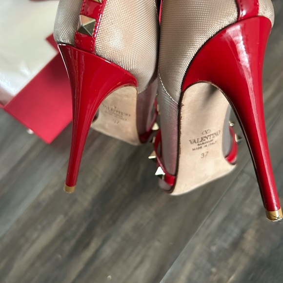 Valentino Garavani Rockstud Alcove Pump, Red - Picture 4 of 9